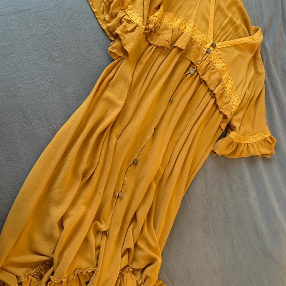 Lukalula Maternity Photoshoot Dress 💛🌼 - Picture 8 of 9